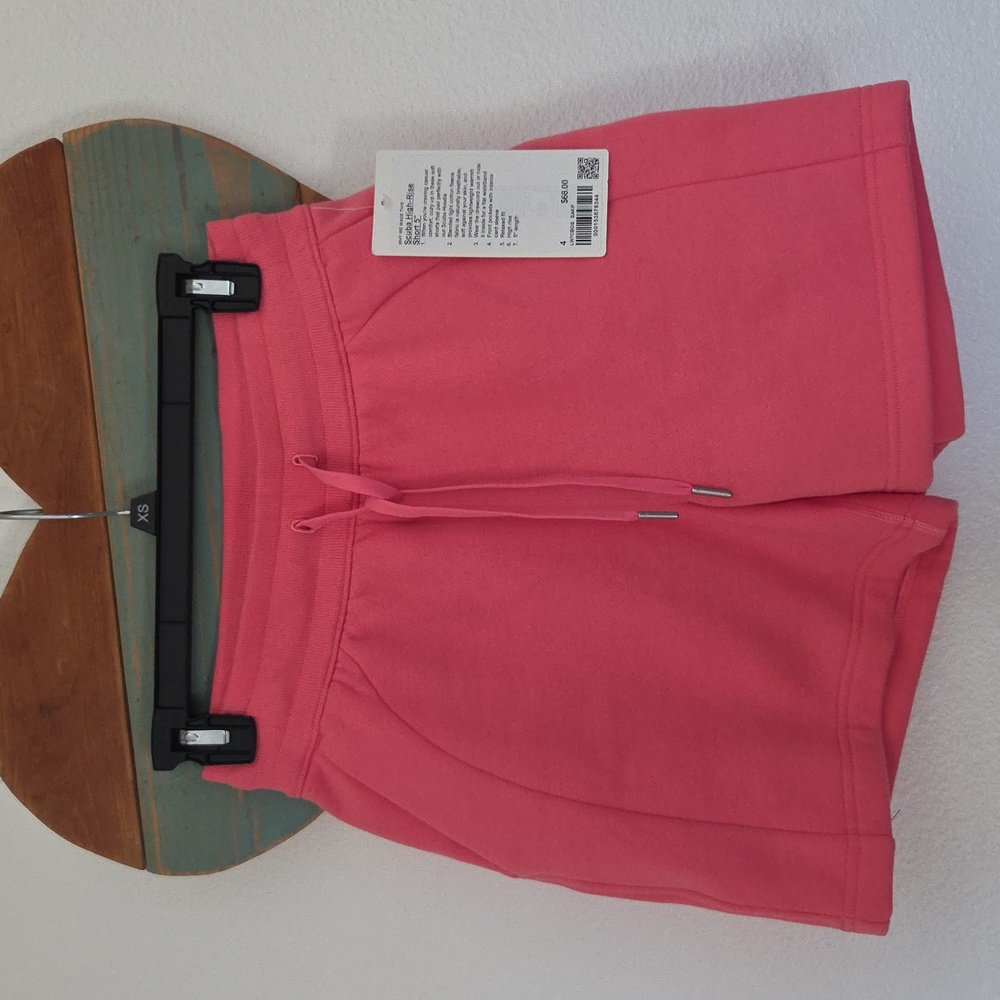 Lululemon Scuba High-Rise Short 5" - Picture 5 of 11